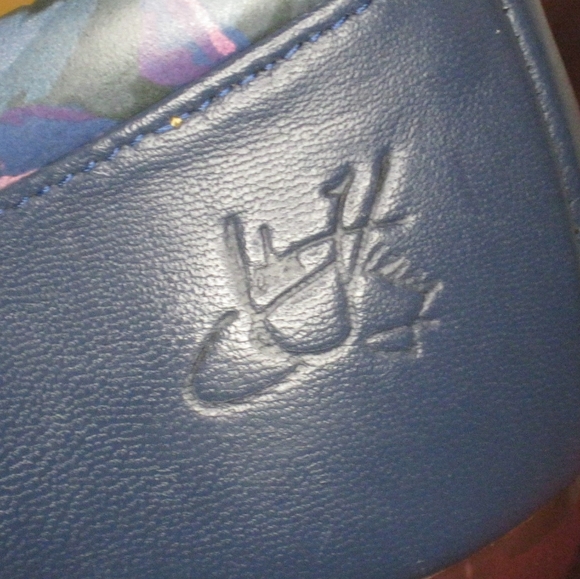 SOLD* Discontinued John Fluevog Blue Floral Ceres Heels, 7.5 with original box - Picture 10 of 16